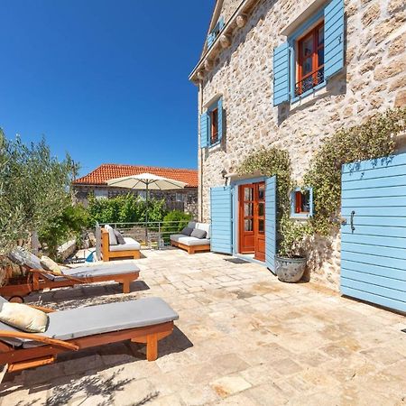 Villa Vicina Heritage Villa For 9,Milna - Close To Restaurants And Shops Экстерьер фото
