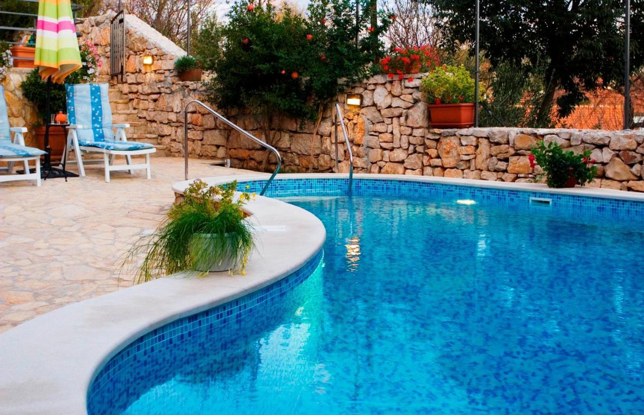 Villa Vicina Heritage Villa For 9,Milna - Close To Restaurants And Shops Экстерьер фото